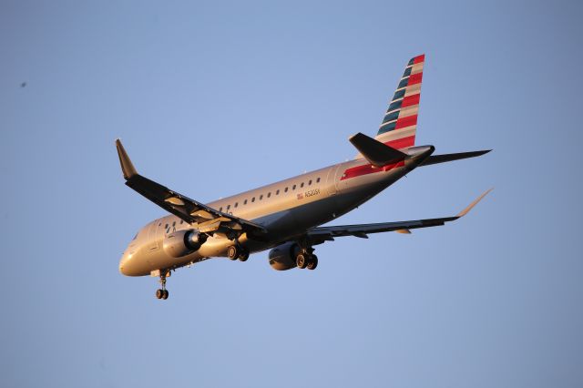EMBRAER 175 (long wing) (N520SY)
