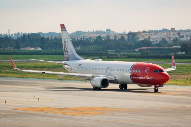 Boeing 737-700 (LN-DYD)