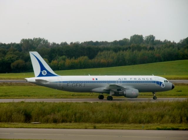 Airbus A320 (F-GFKJ)