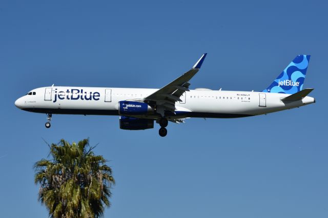 Airbus A321 (N961JT) - 02-06-23