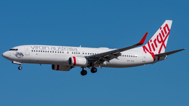 Boeing 737-800 (VH-YFX)