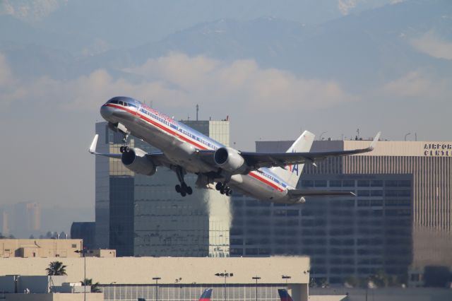 Boeing 757-200 (N621AM)