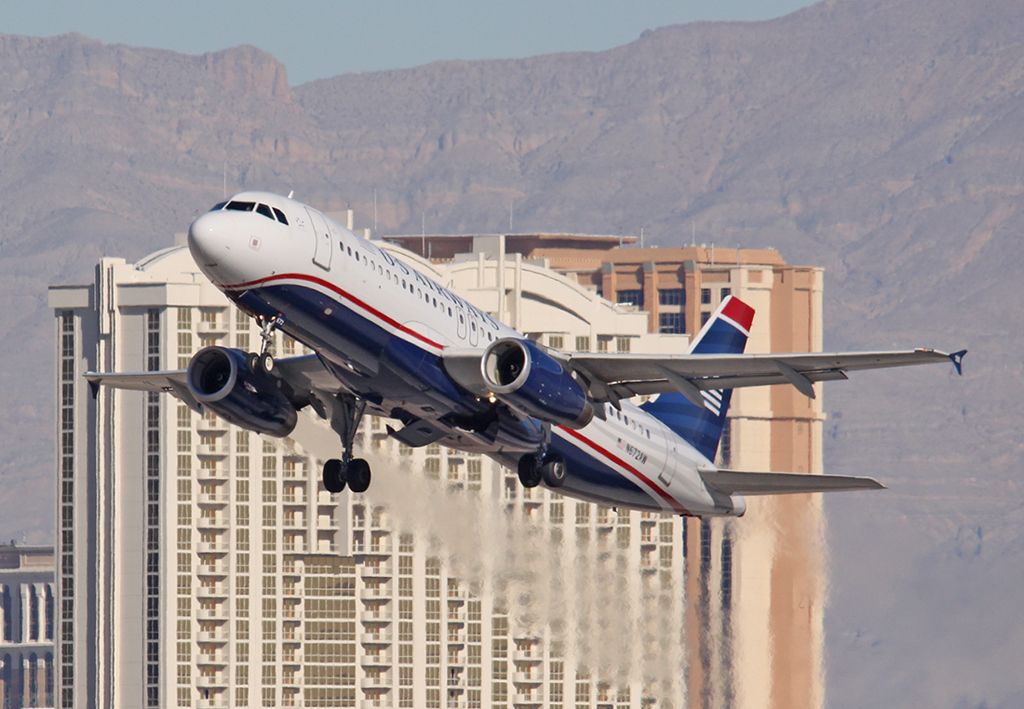 Airbus A320 (N672AW)