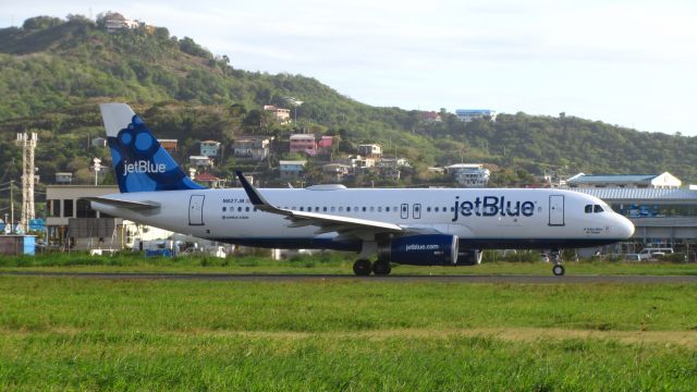 Airbus A320 (N827JB)