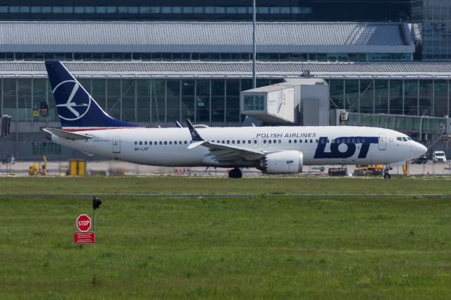 Boeing 737 MAX 8 (SP-LVF) - WAW SPOTTING