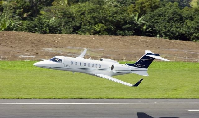 Aircraft Photo of C-FVSL, Learjet 75, London Air Services - LAS