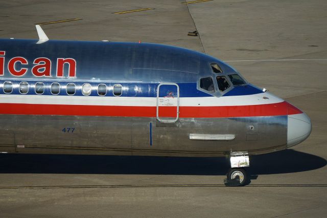 McDonnell Douglas MD-82 (N477AA)