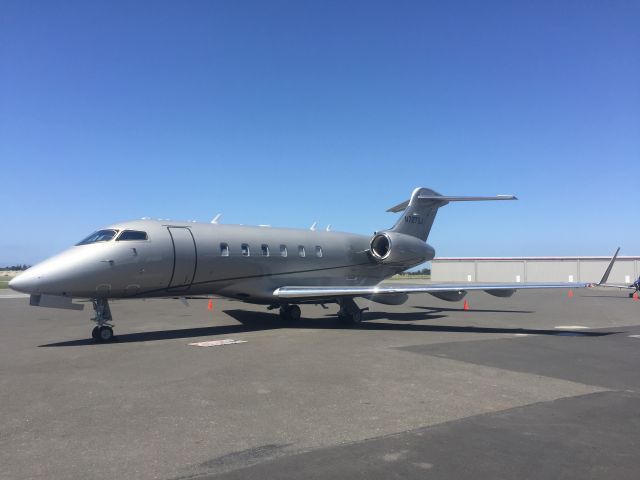 Bombardier Challenger 300 (N727SJ)