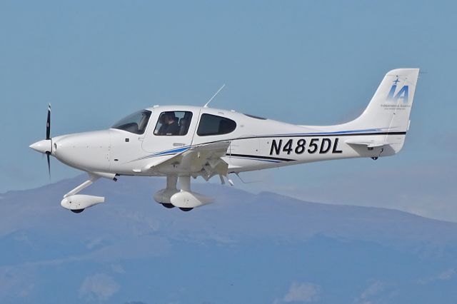 Cirrus SR-20 (N485DL)