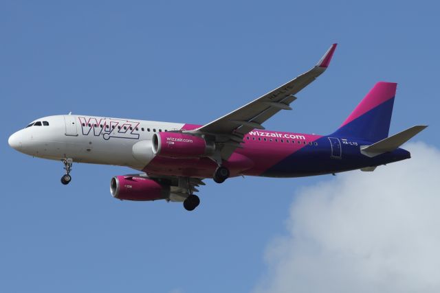 Airbus A320 (HA-LYS) - 09/04/2022:  Flight from Cluj-Napoca (CLJ), Romania on final to runway 12.