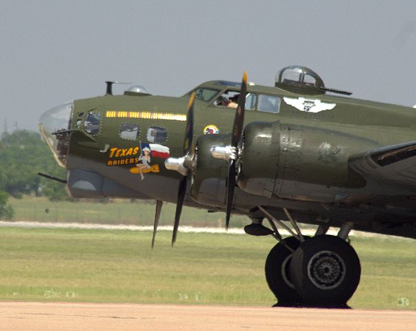 Boeing B-17 Flying Fortress (N7227C)