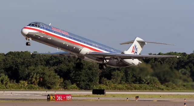 McDonnell Douglas MD-80 —