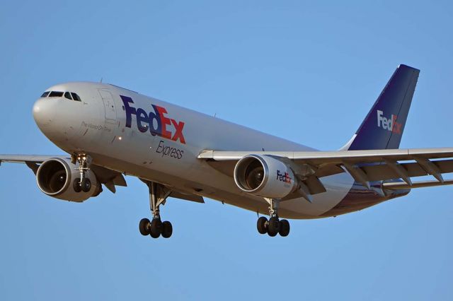 Airbus A300F4-600 (N657FE) - Fedex Express A300-605R N657FE at Phoenix Sky Harbor on August 28, 2018. 