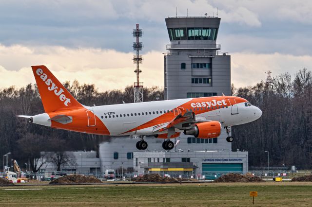 Airbus A319 (G-EZDN)