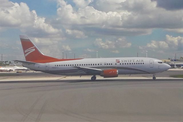 BOEING 737-400 (N802TJ) - Departing to Jose Marti International