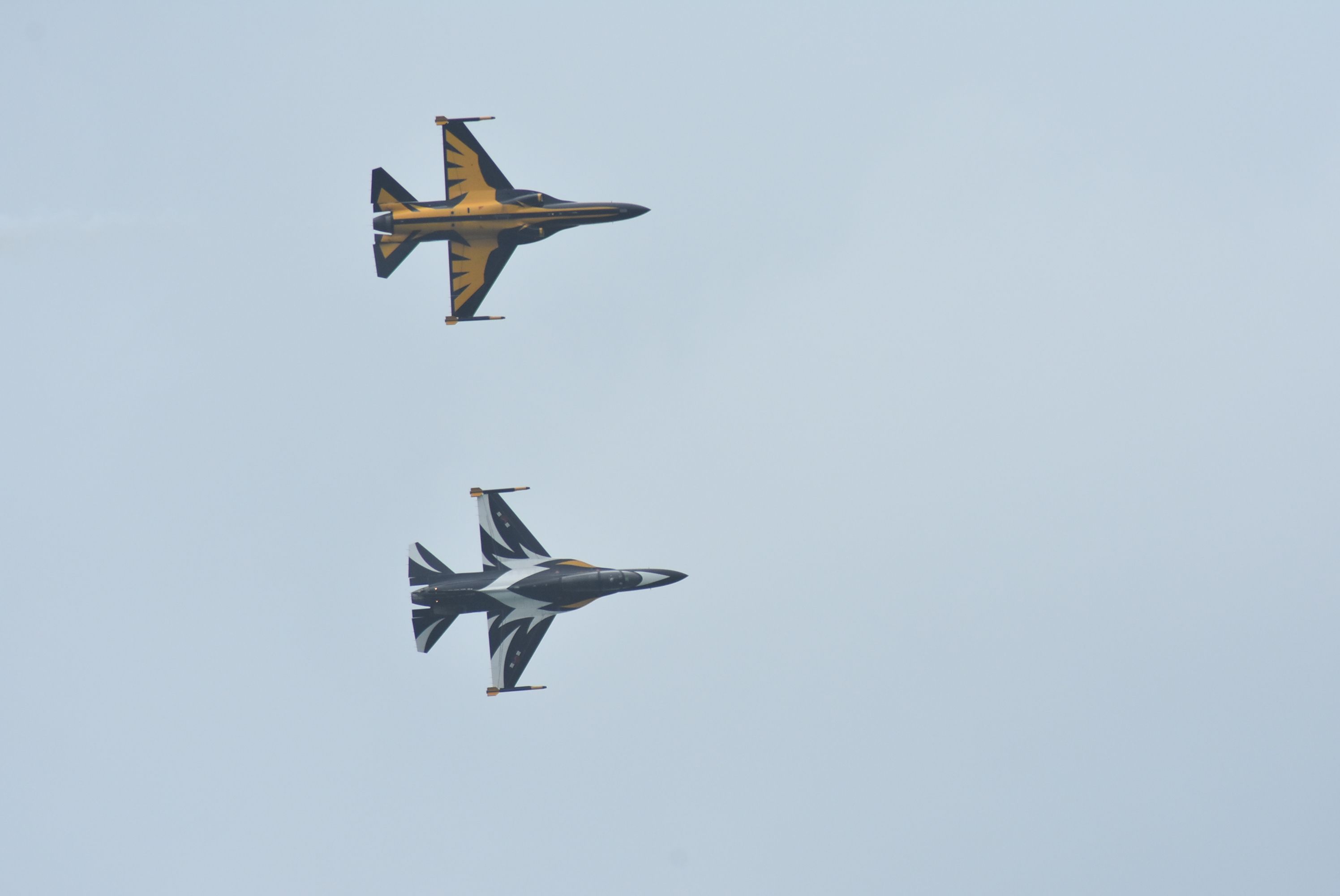 — — - A spectacular display by the Korean Black Eagles display team at the Singapore Airshow 20 February 2016. 