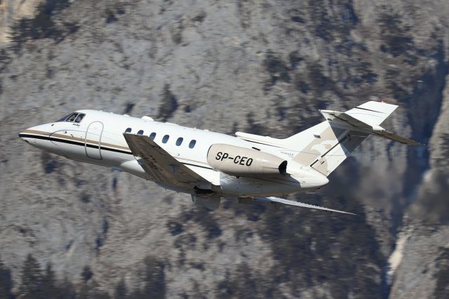 Hawker 800 (SP-CEO)