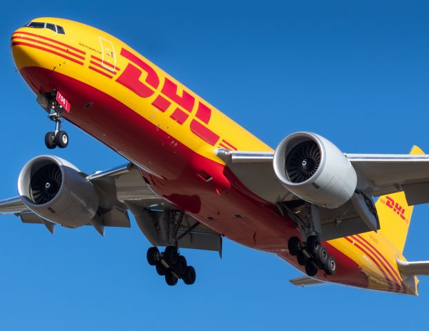 BOEING 777-200LR (N706GT) - Southern Air 7640 on short final for Runway 27 after a flight from New York (JFK).