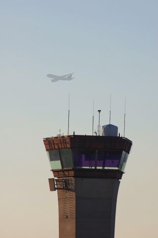 Boeing 747-400 (D-ABTF) - DLH441 heavy left turn off of 33R "over" the old tower.