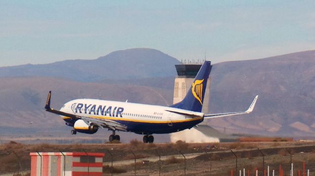 Boeing 737-700 (EI-EVS) - EI-EVS Ryanair Boeing 737-8AS Landing Fue 