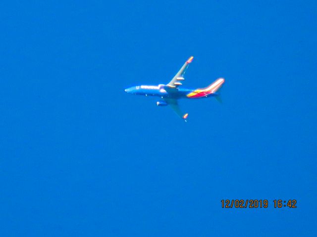 Boeing 737-800 (N8699A)
