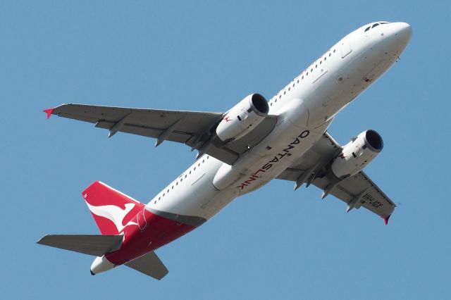 Airbus A320 (VH-JQX) - Airbus A320-232 cn 2197. Qantaslink VH-JQX Wreath Flower rwy 21 departure YPPH 15 October 2022