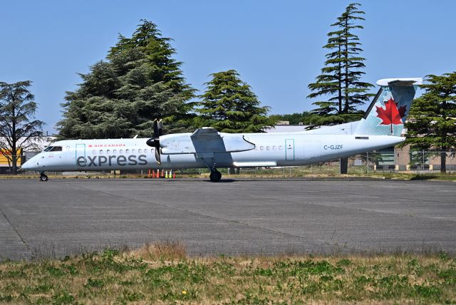 de Havilland Dash 8-400 (C-GJZF)
