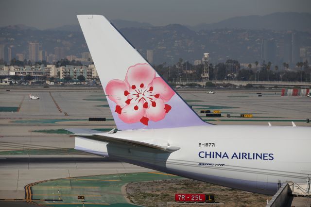 BOEING 777-200LR (B-18771)