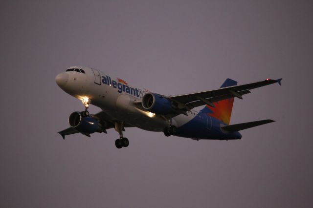 Airbus A319 (N310NV)