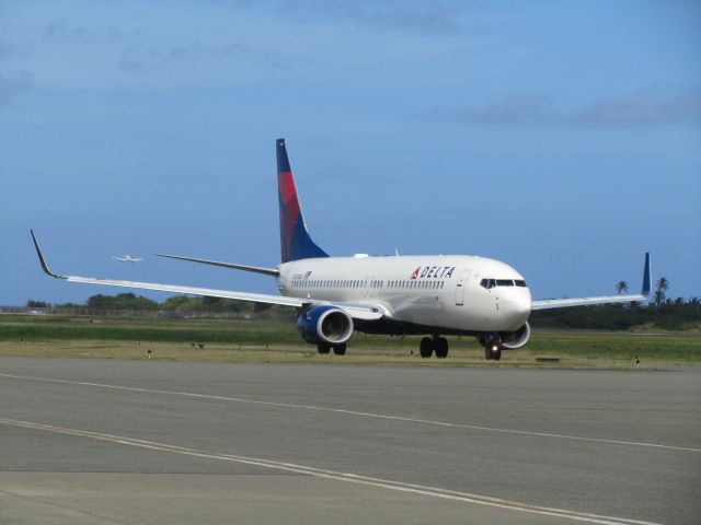 Boeing 737-800 (N3745B)