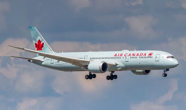 Boeing 787-9 Dreamliner (C-FPQB) - Air Canada 7217 arriving from Amsterdam on finals for runway 05