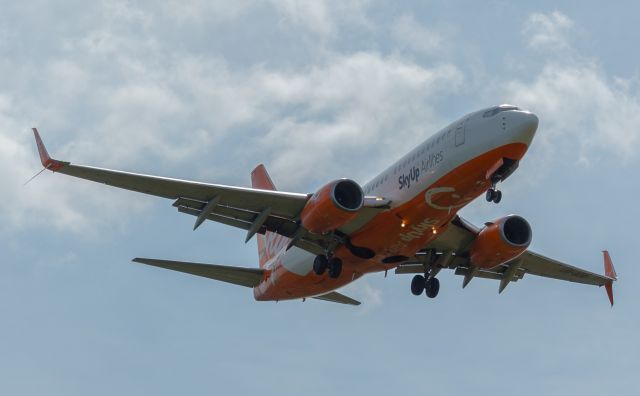 Boeing 737-800 (UR-SQD) - EPRZ Spotting