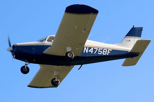 Piper Cherokee (N4758F)