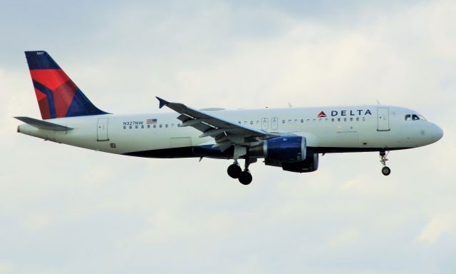 Airbus A320 (N327NW)