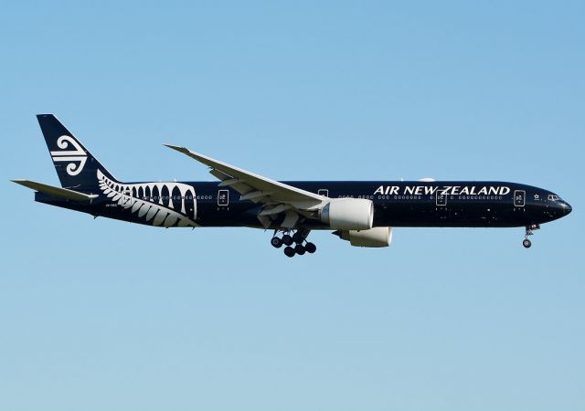 BOEING 777-300 (ZK-OKQ)