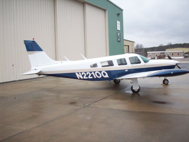 Piper Saratoga (N2210Q)