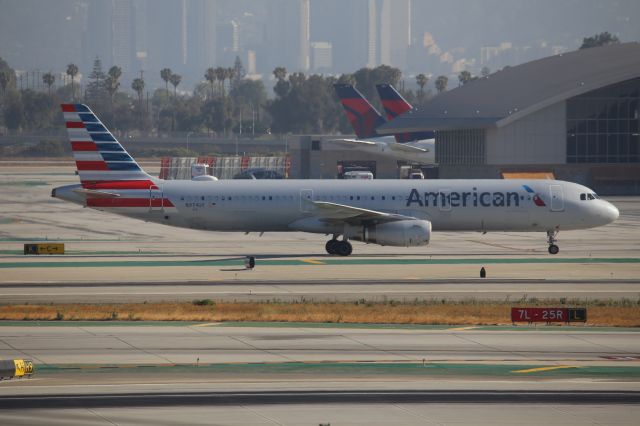 Airbus A321 (N974UY)