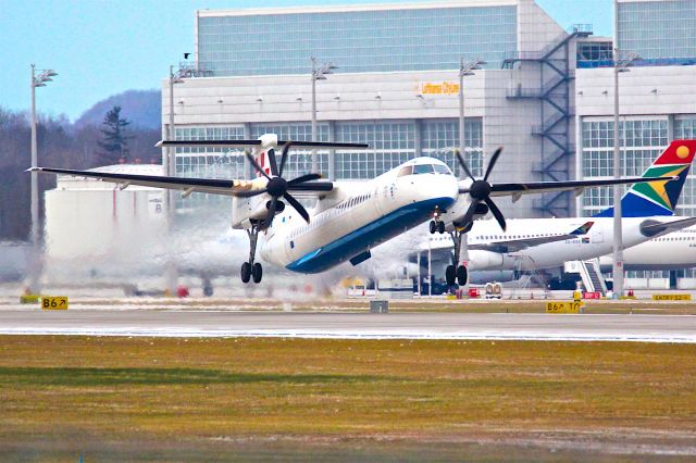 de Havilland Dash 8-400 (9A-CQA)