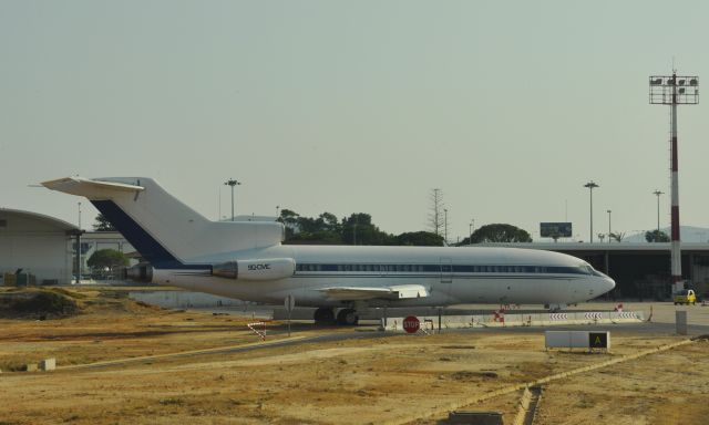 Boeing 727-100 (9Q-CMC) - Government of the Democratic Republic of Congo  Boeing 727-030 9Q-CMC in Faro