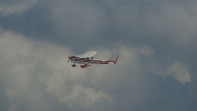 Cessna Skyhawk (N6075R)