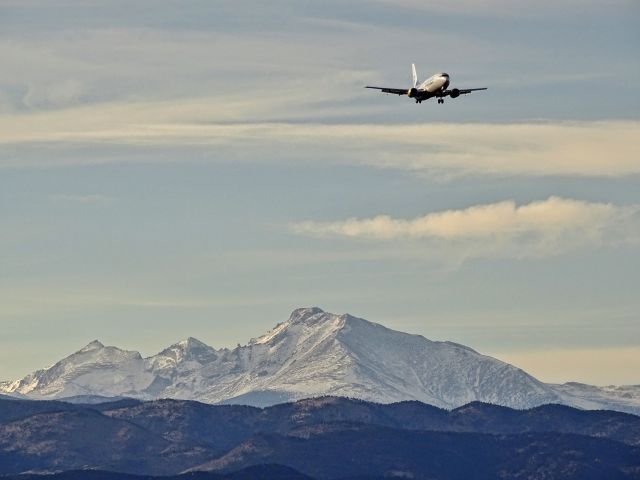 BOEING 737-400 (N808TJ)