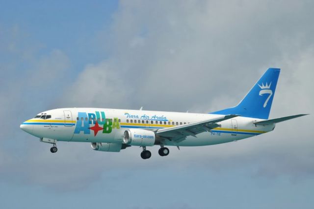 Boeing 737-700 (P4-TIE) - Awesome shot, Tiara Air 1st B733 landing in Aruba