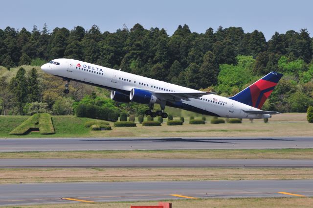 Boeing 757-200 (N540US) - 2011/4/24