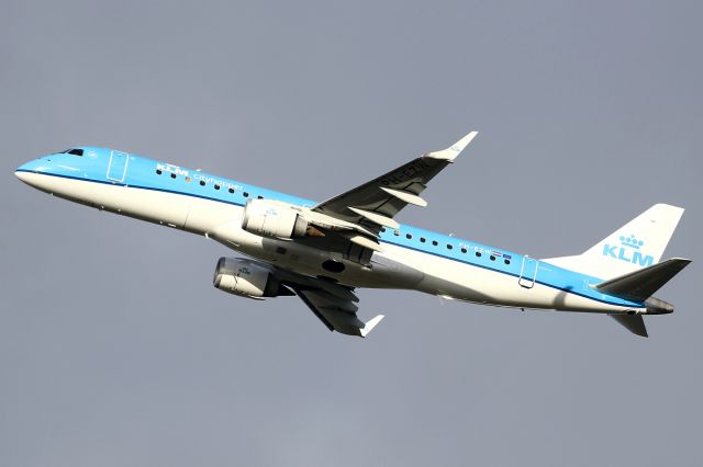 EMBRAER 175 (long wing) (PH-EZW)
