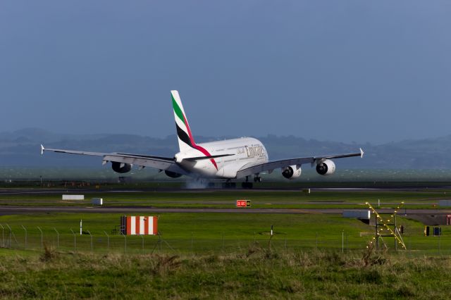 Airbus A380-800 (A6-EDP) - Smoking up RW23L