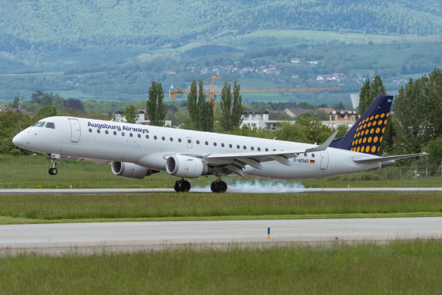 Embraer ERJ-190 (D-AEMD)