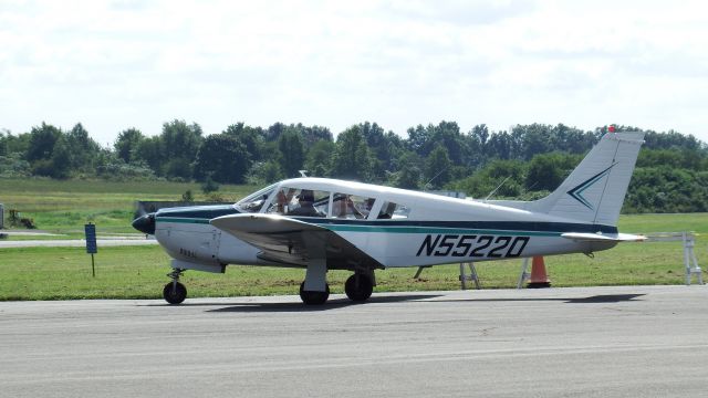Piper Cherokee Arrow (N55220)