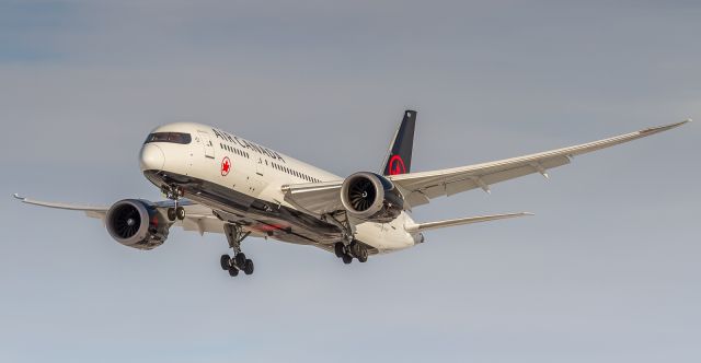 Boeing 787-8 (C-GHPQ) - Arriving from London Heathrow as AC869