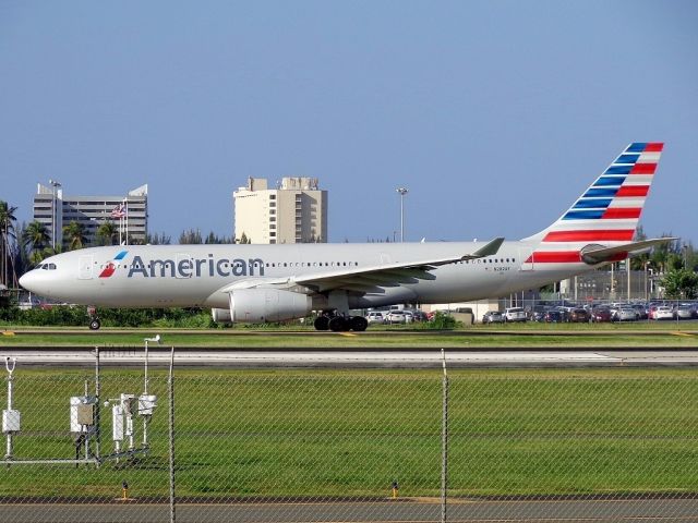 Airbus A330-200 (N282AY)