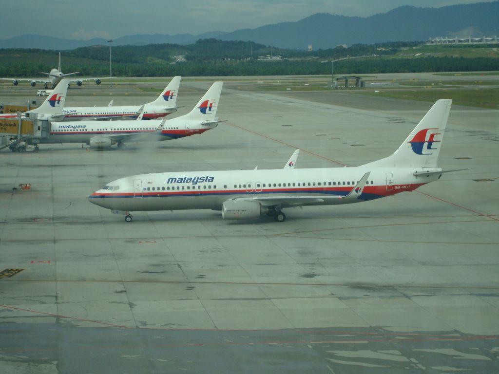 Boeing 737-800 (9M-MLH) - TAKEN FROM THE KLIA VIEWING GALLERY.